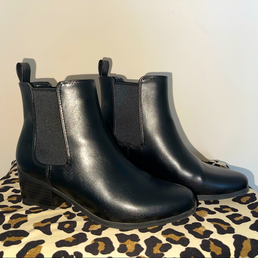 Black leather booties 👢 size 7